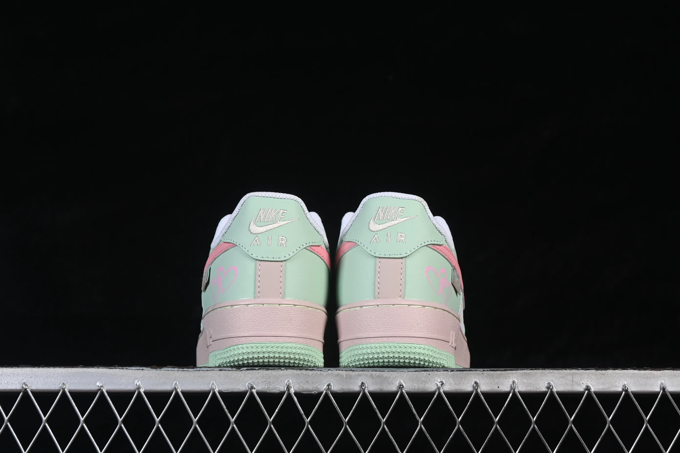 All categories Nk Air Force 1 Air Force series Nk Air Force 1 Low Air Force low top Nike Air Force 1'07 Low "Mint & Pink Sweetheart" Hand-painted graffiti Green and pink sweetheart Air Force 1 low-top casual sneakers DB3301-909